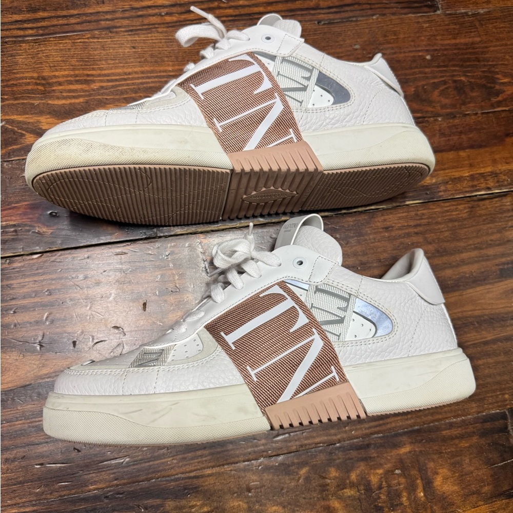 Valentino Garavani White and blush pink soft tan stripe  Sneakers 40 VLTN